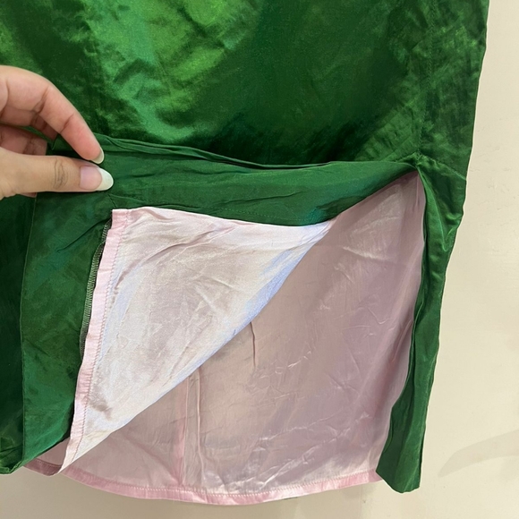 Satin green and pink skirt - Picture 4 of 9